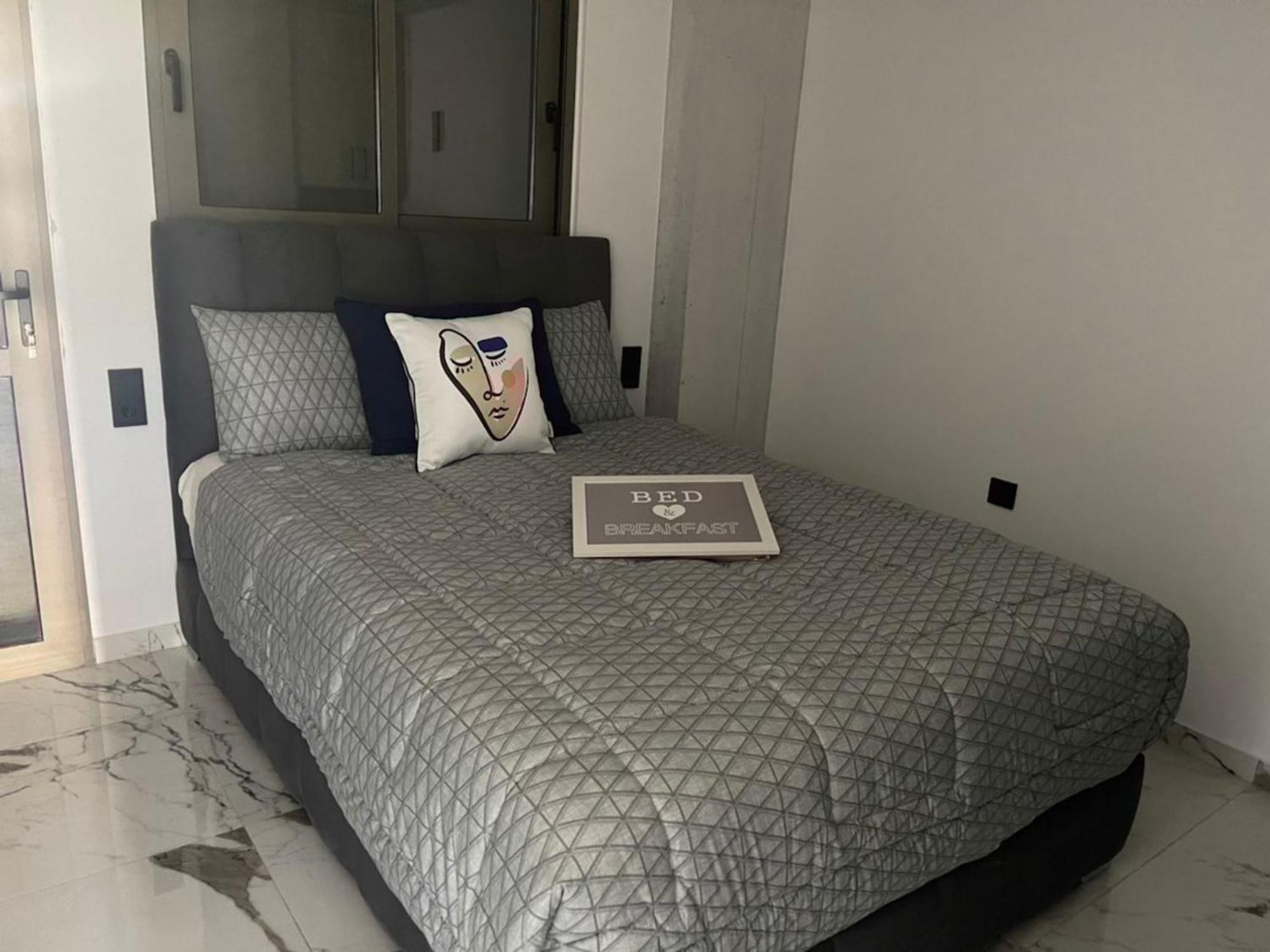 Sea View Apartment パトラ エクステリア 写真
